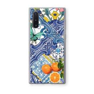 Blå kakelplattor och apelsiner