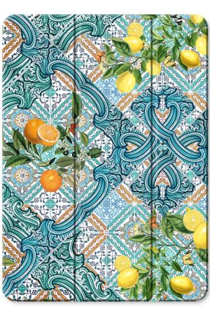 Blue tiles, lemons and oranges