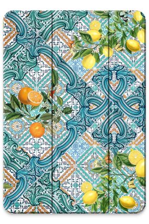 Blue tiles, lemons and oranges