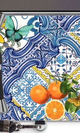 Blaue Fliesen und Orangen